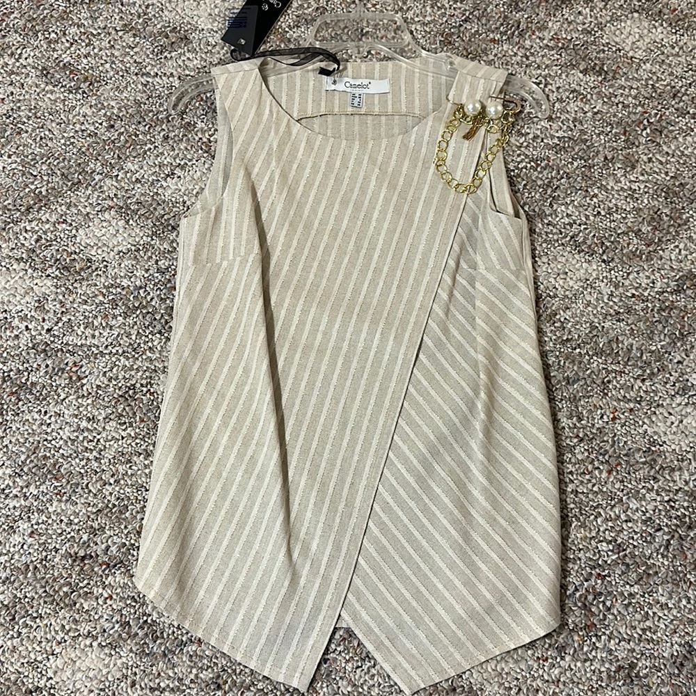 Camelot size small, tan/gold sleeves blouse with Pearl/gold pin, new with tags!